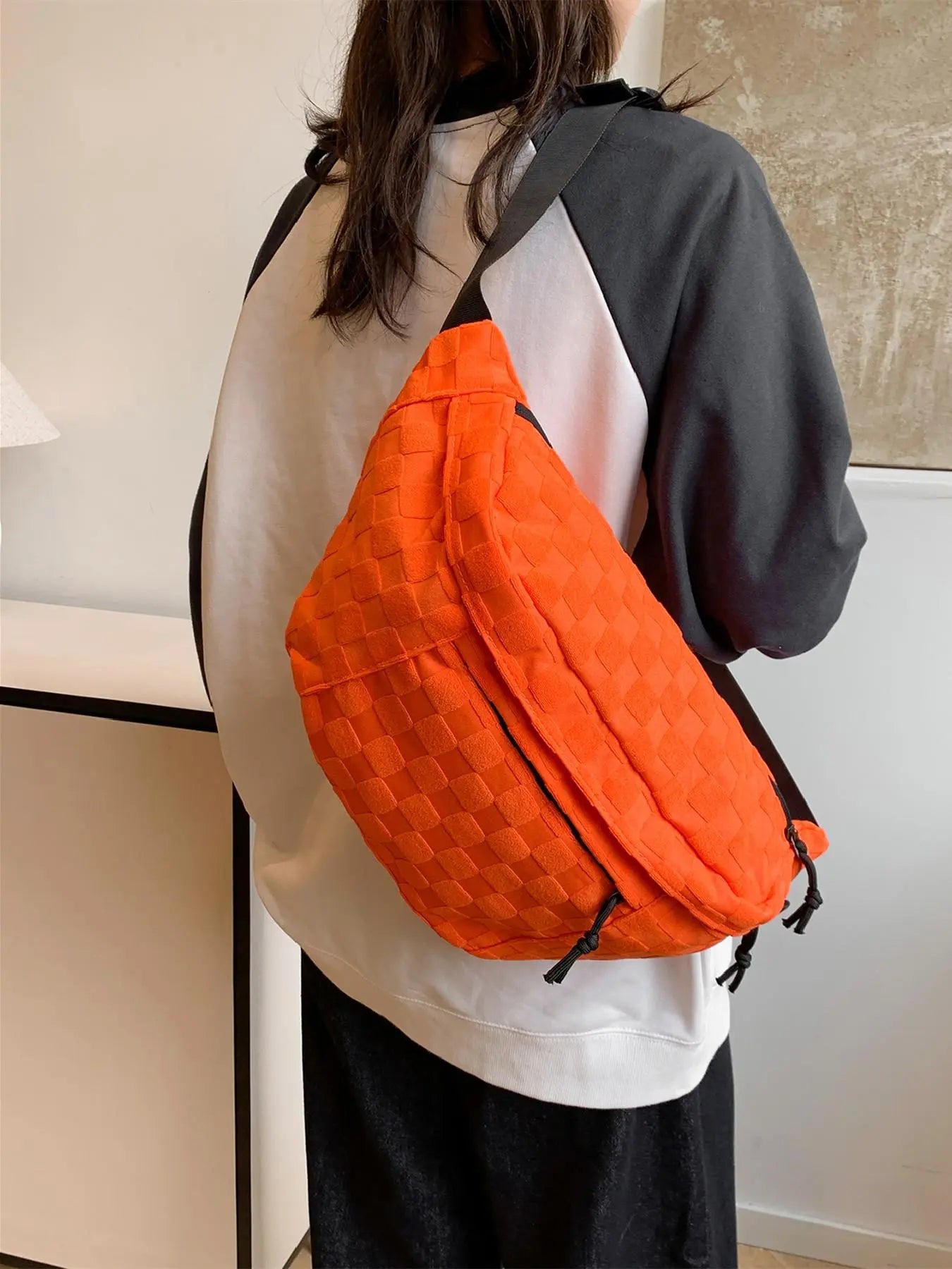 Women's Stylish Large Capacity Embossed Textured Zipper Belt Bag