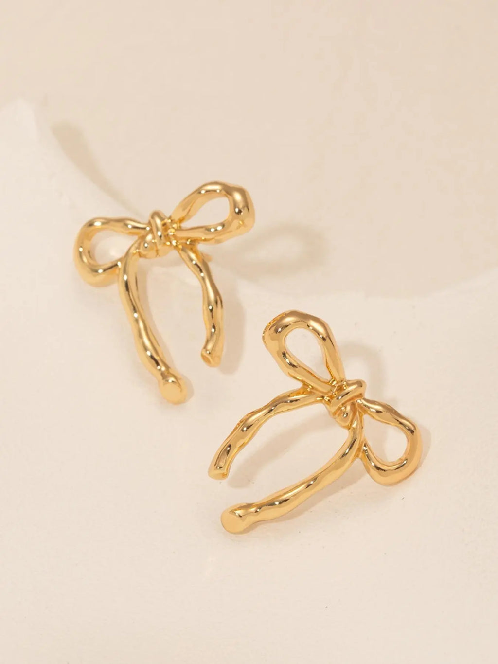 Elegant Bowknot Design Stud Earrings