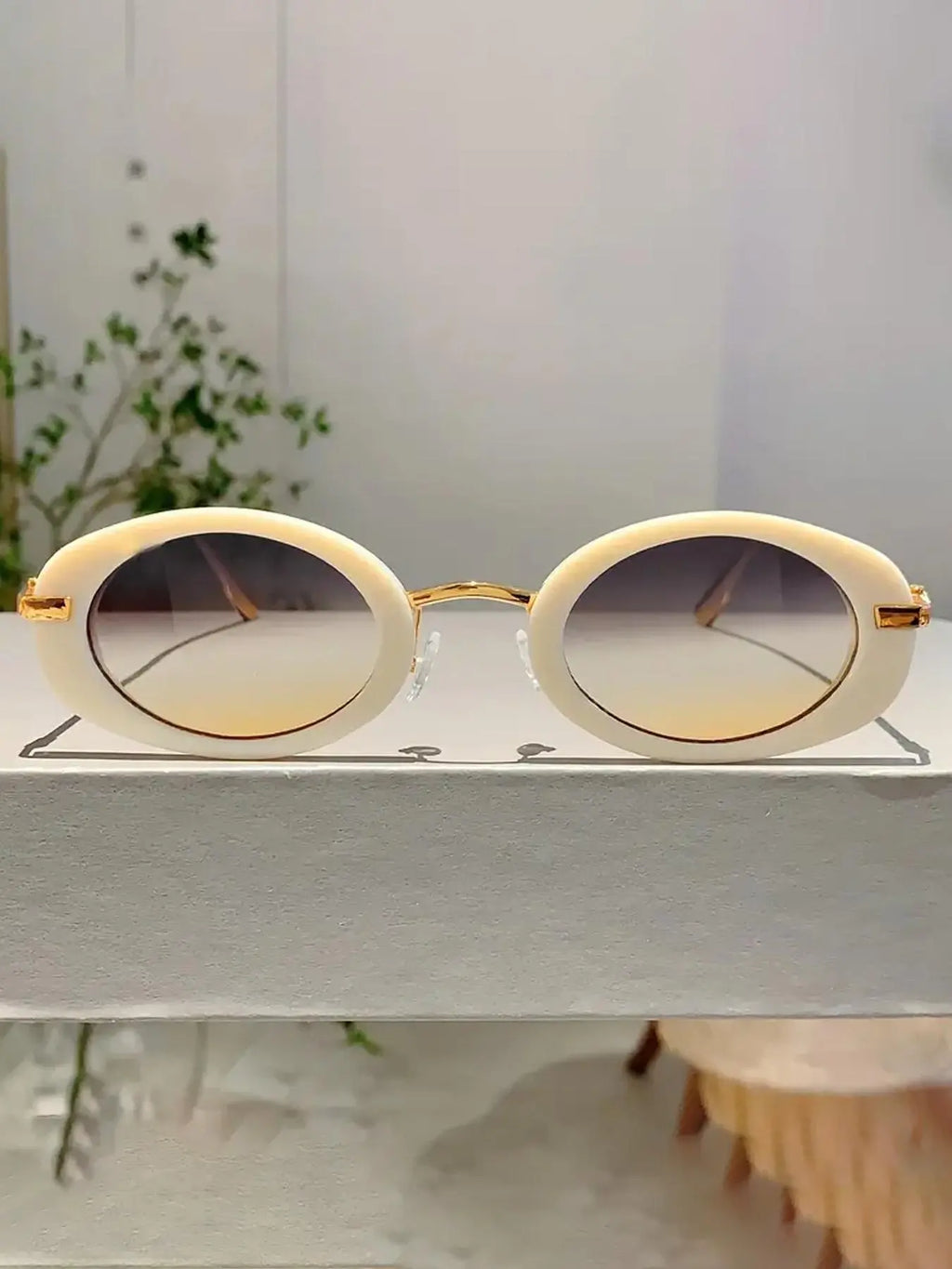 Women's Stylish Oval Frame Sunglasses