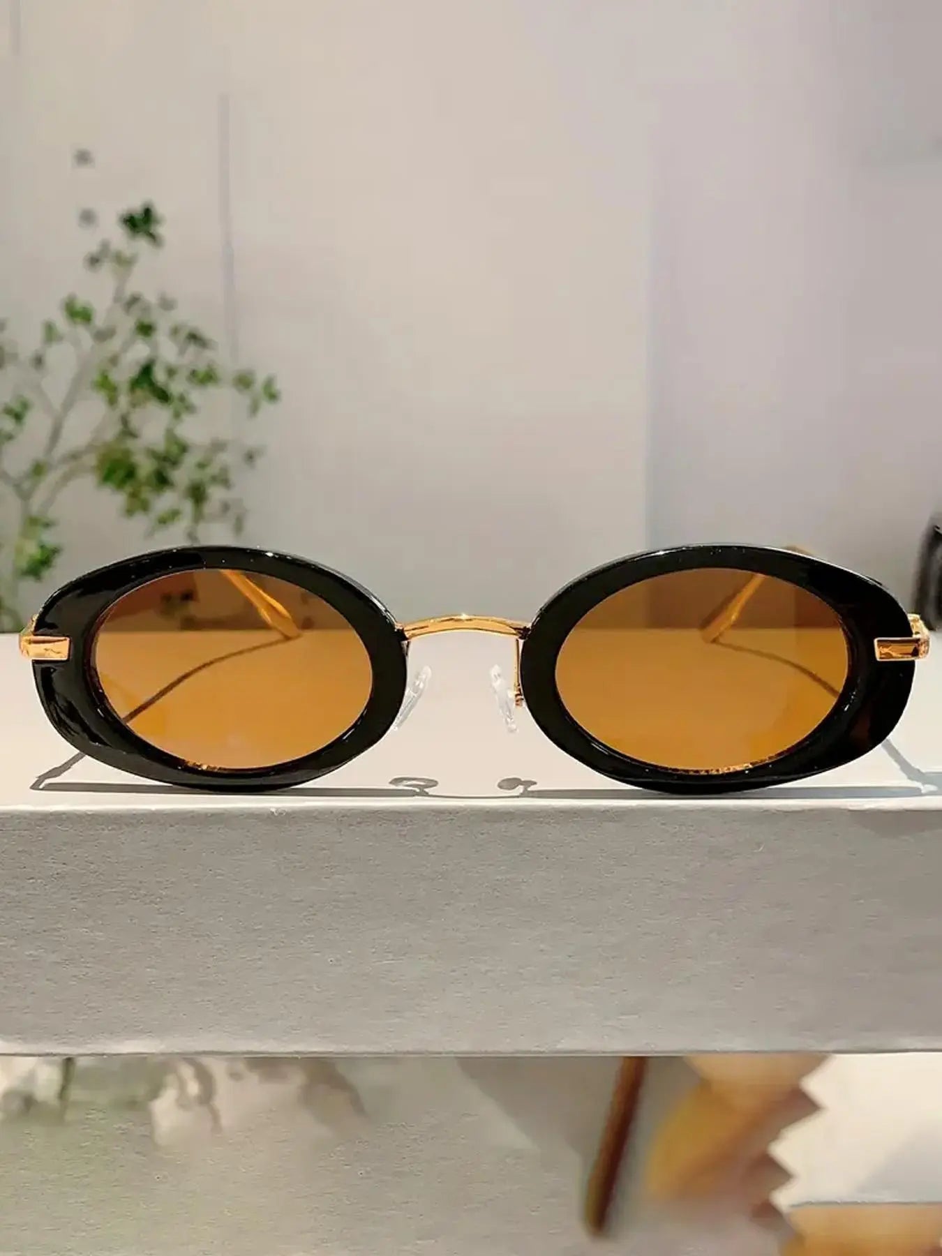 Women's Stylish Oval Frame Sunglasses