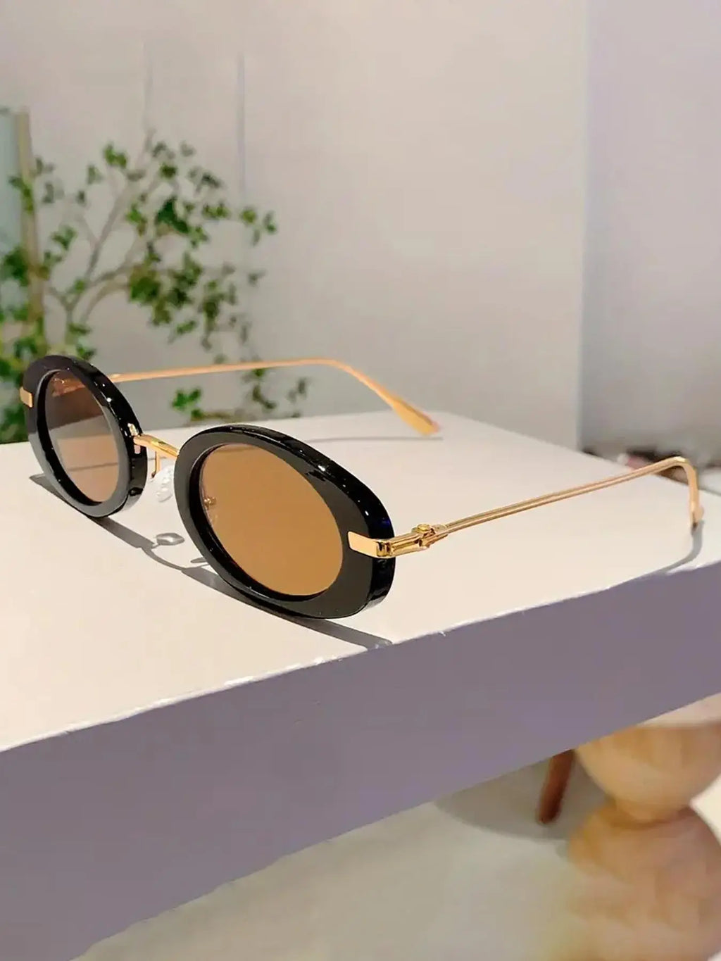 Women's Stylish Oval Frame Sunglasses