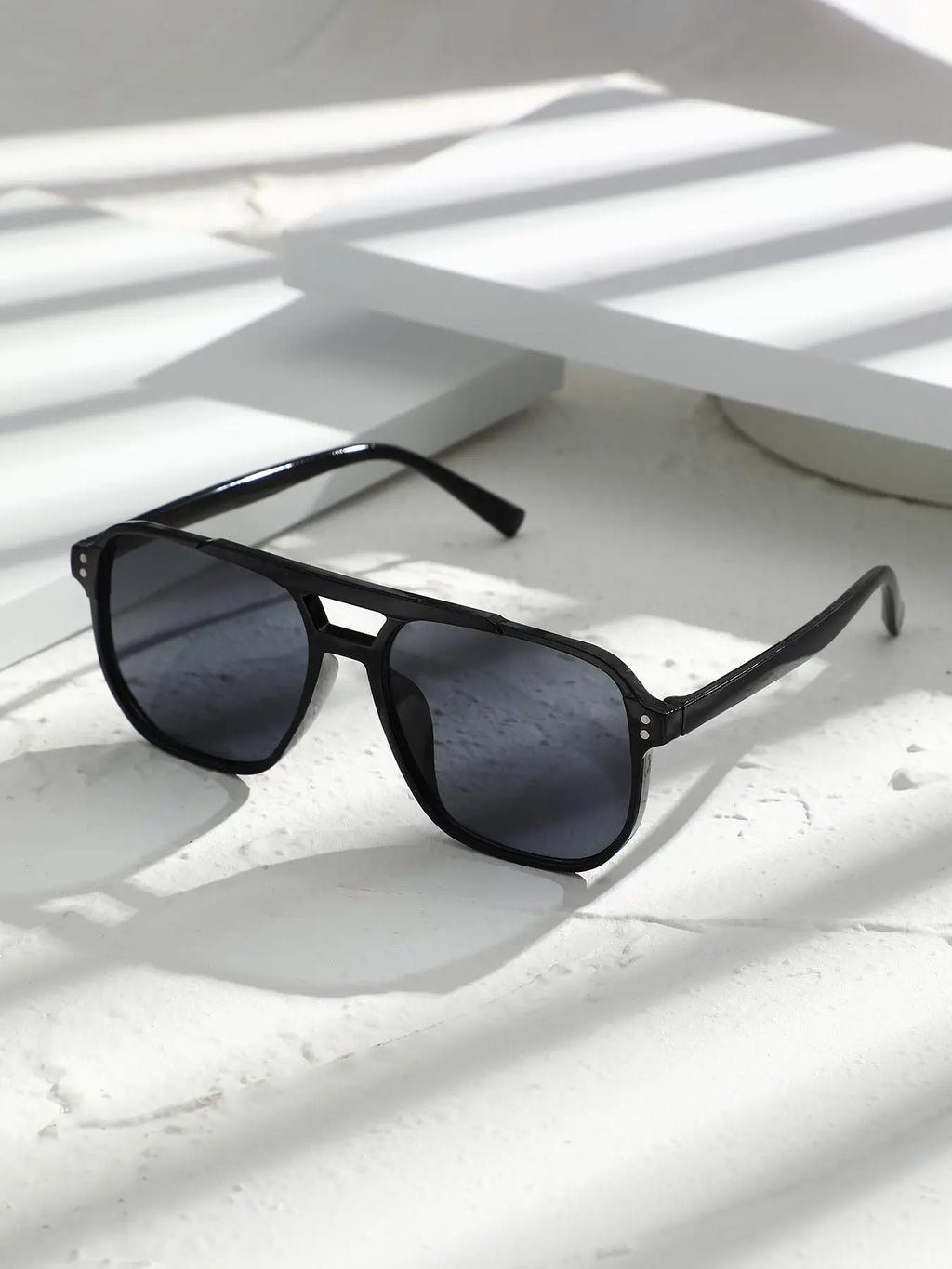 Unisex Retro-Inspired Leopard Pattern Sunglasses