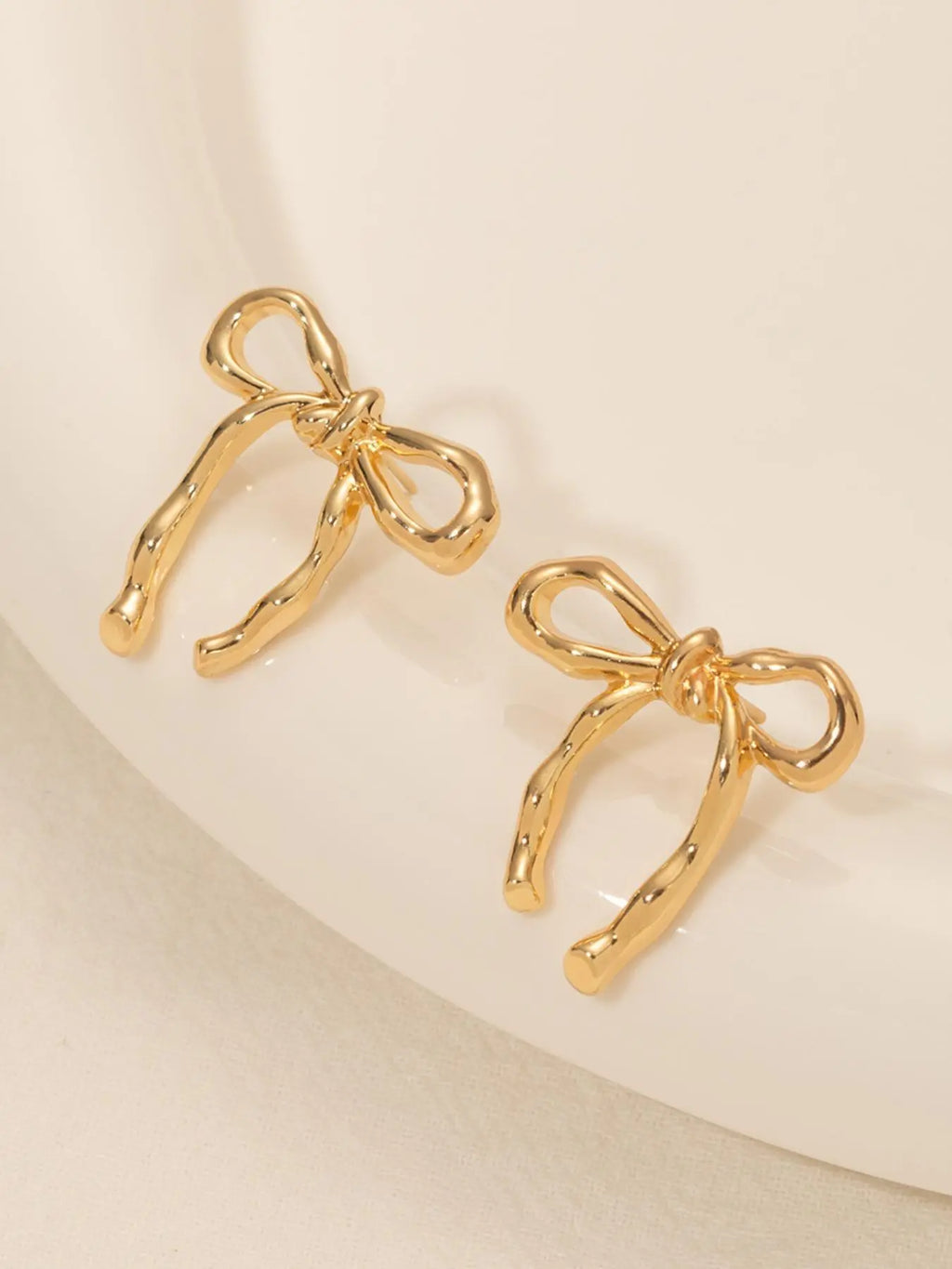 Elegant Bowknot Design Stud Earrings