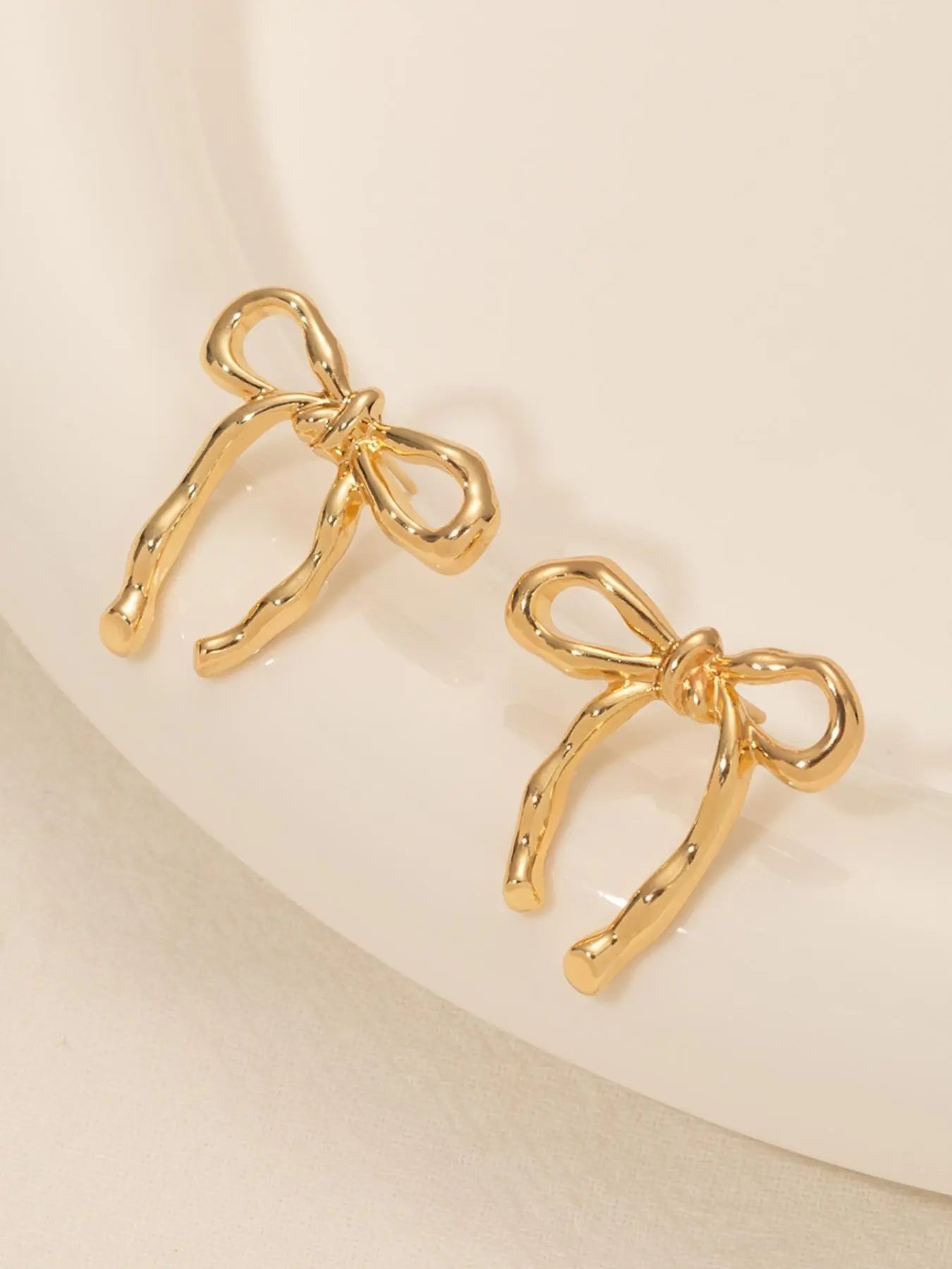 Elegant Bowknot Design Stud Earrings