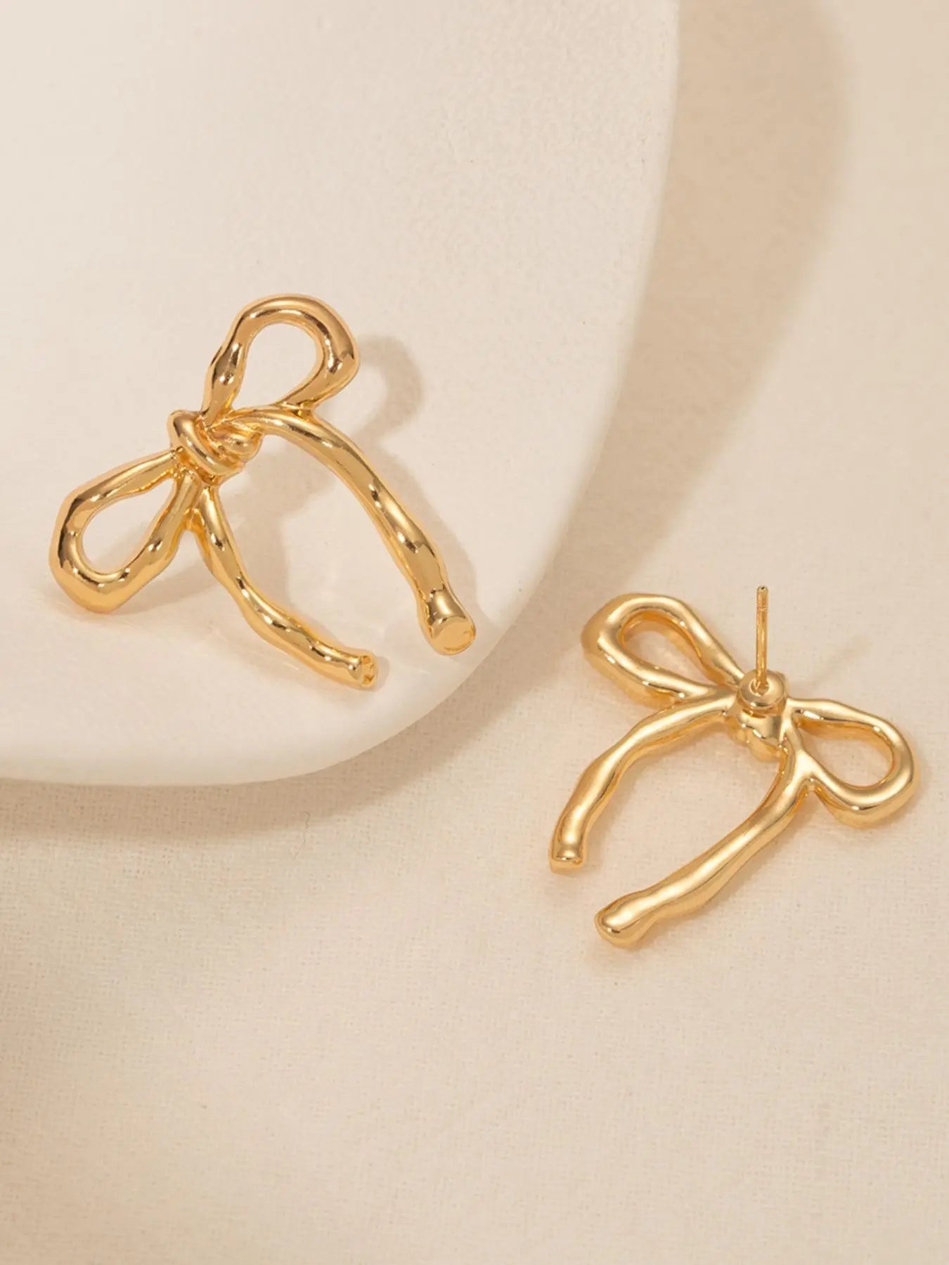 Elegant Bowknot Design Stud Earrings