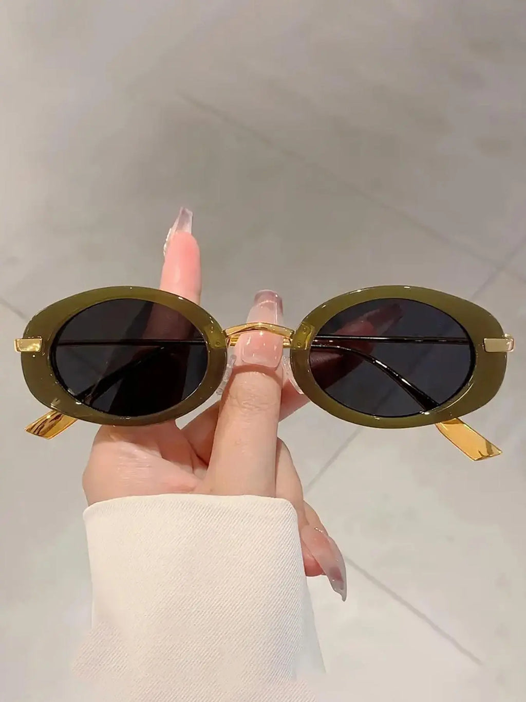 Women's Stylish Oval Frame Sunglasses