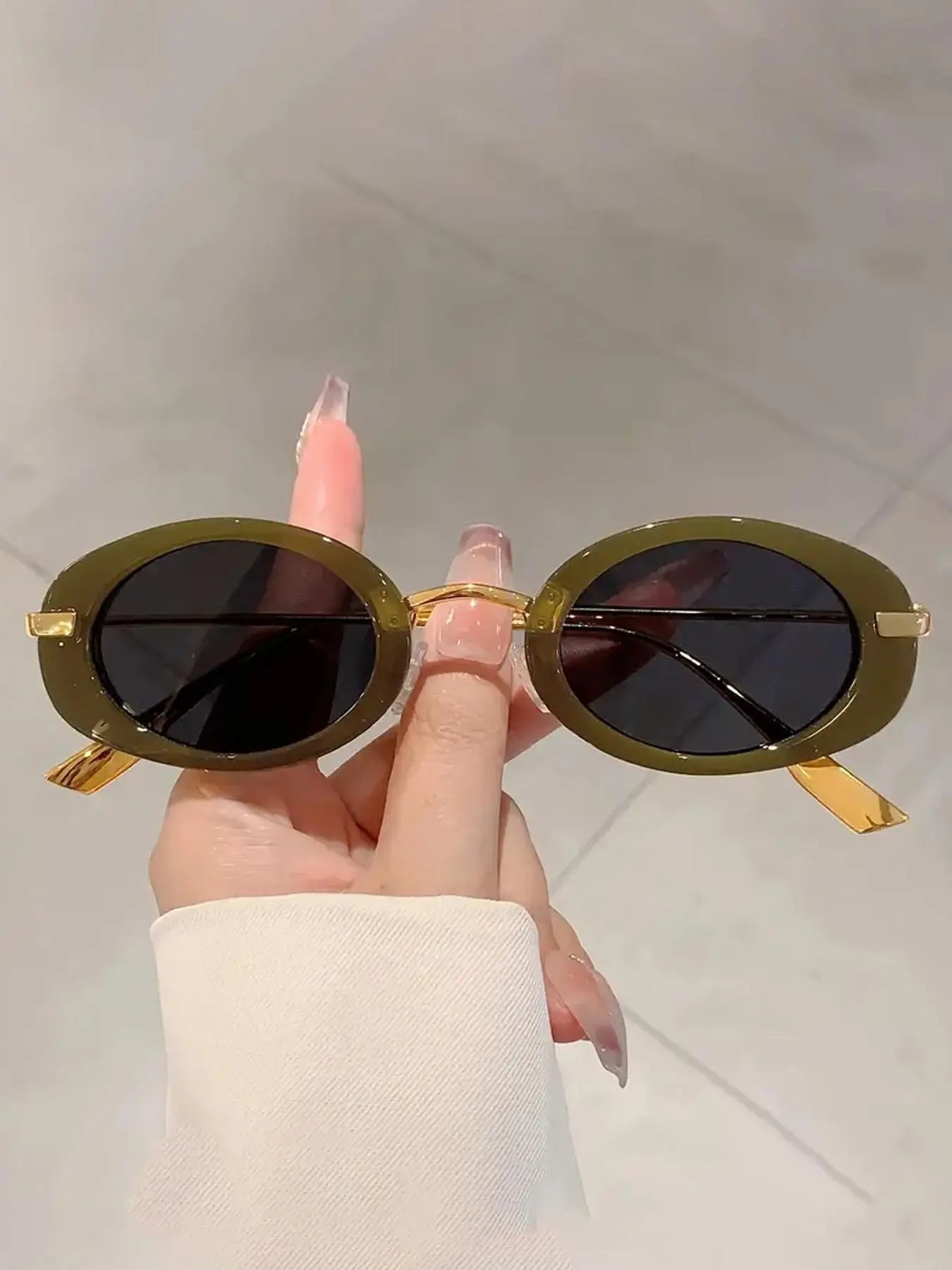 Women's Stylish Oval Frame Sunglasses