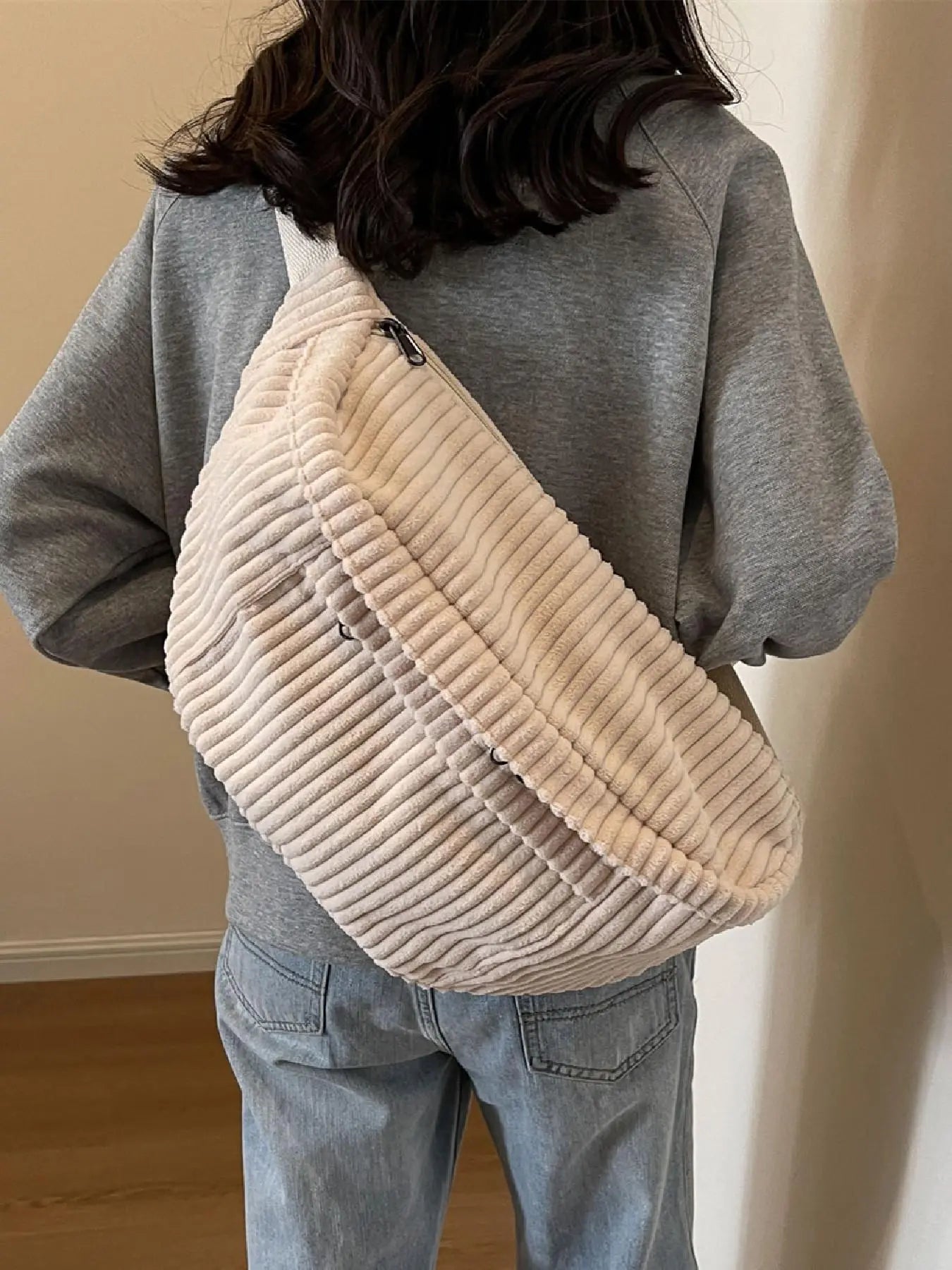 Women's Stylish Large Capacity Embossed Textured Zipper Belt Bag