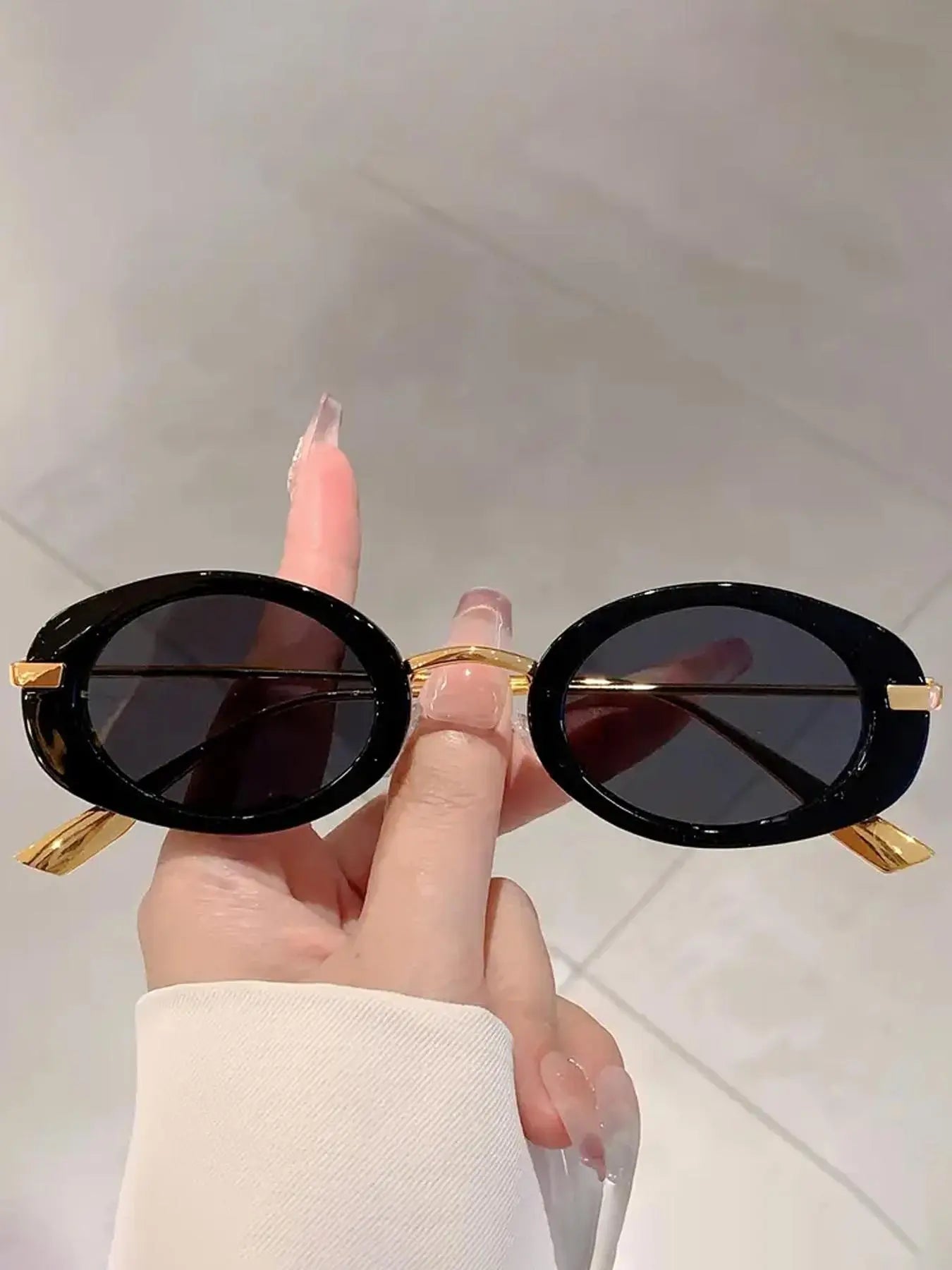 Women's Stylish Oval Frame Sunglasses
