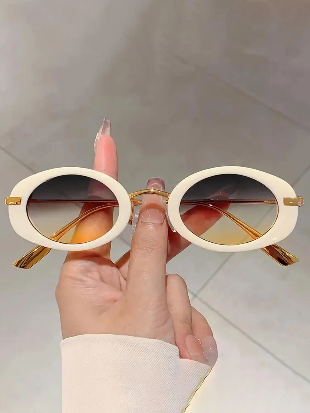 Women's Stylish Oval Frame Sunglasses