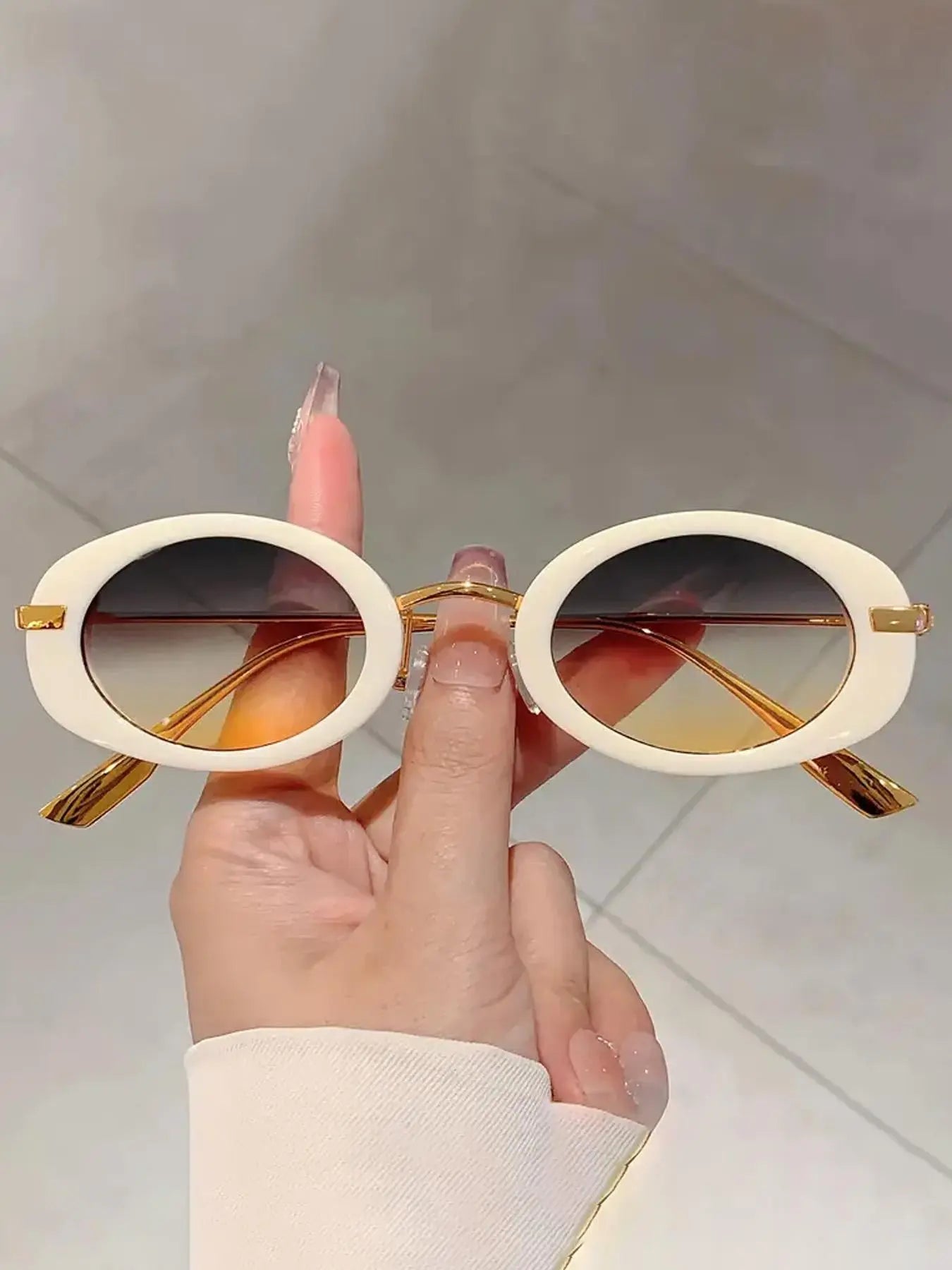 Women's Stylish Oval Frame Sunglasses