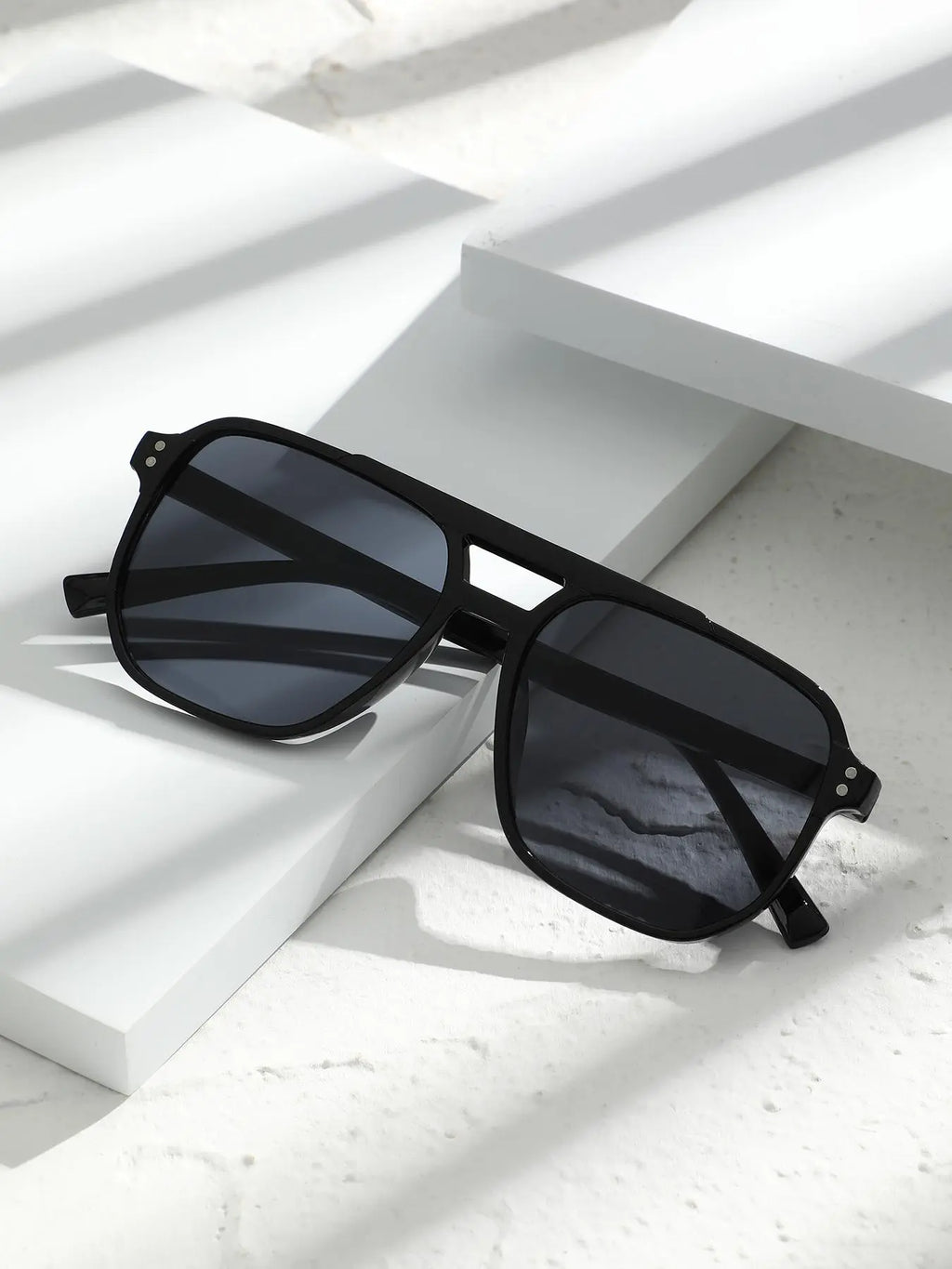 Unisex Retro-Inspired Leopard Pattern Sunglasses