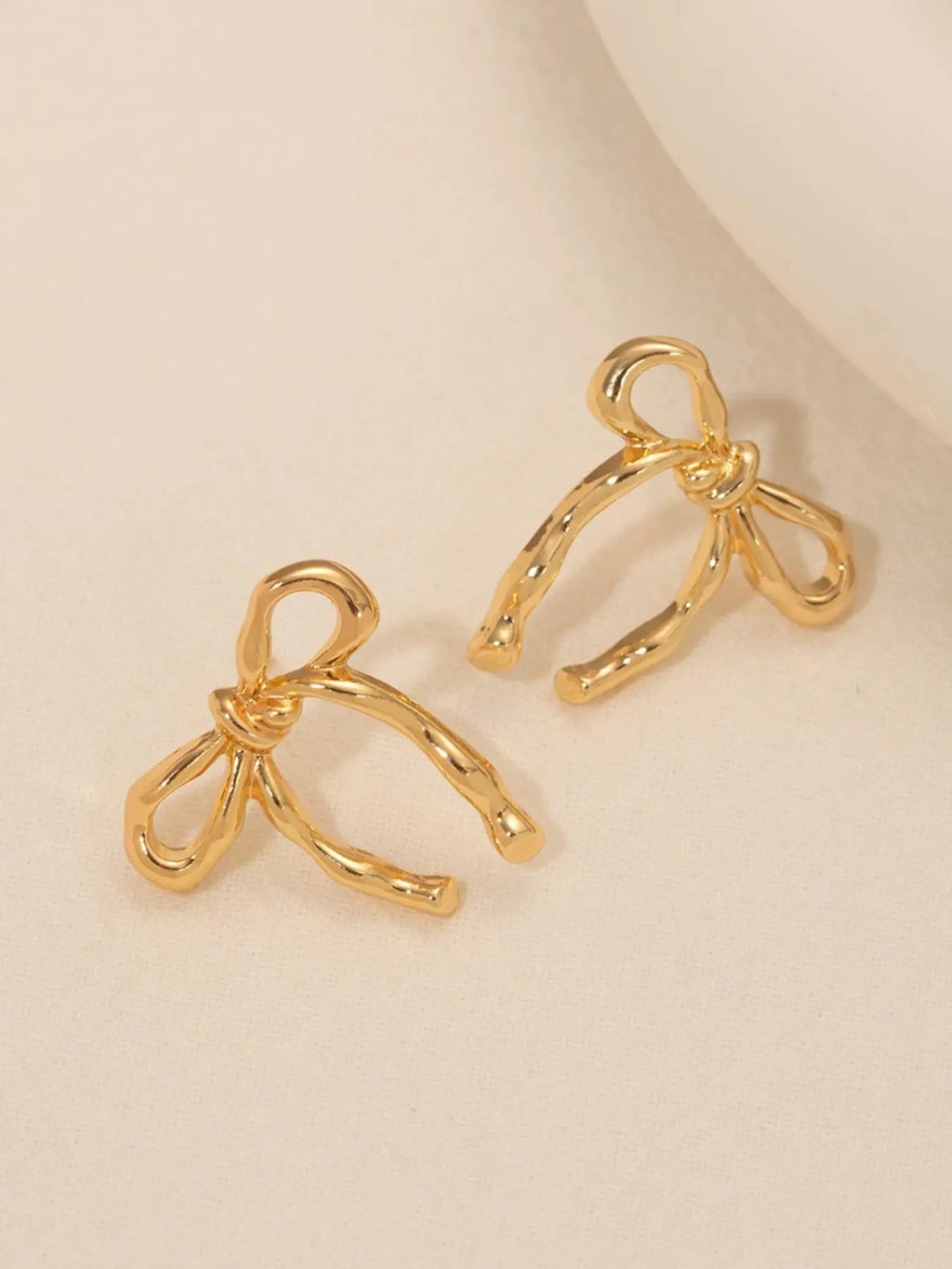 Elegant Bowknot Design Stud Earrings