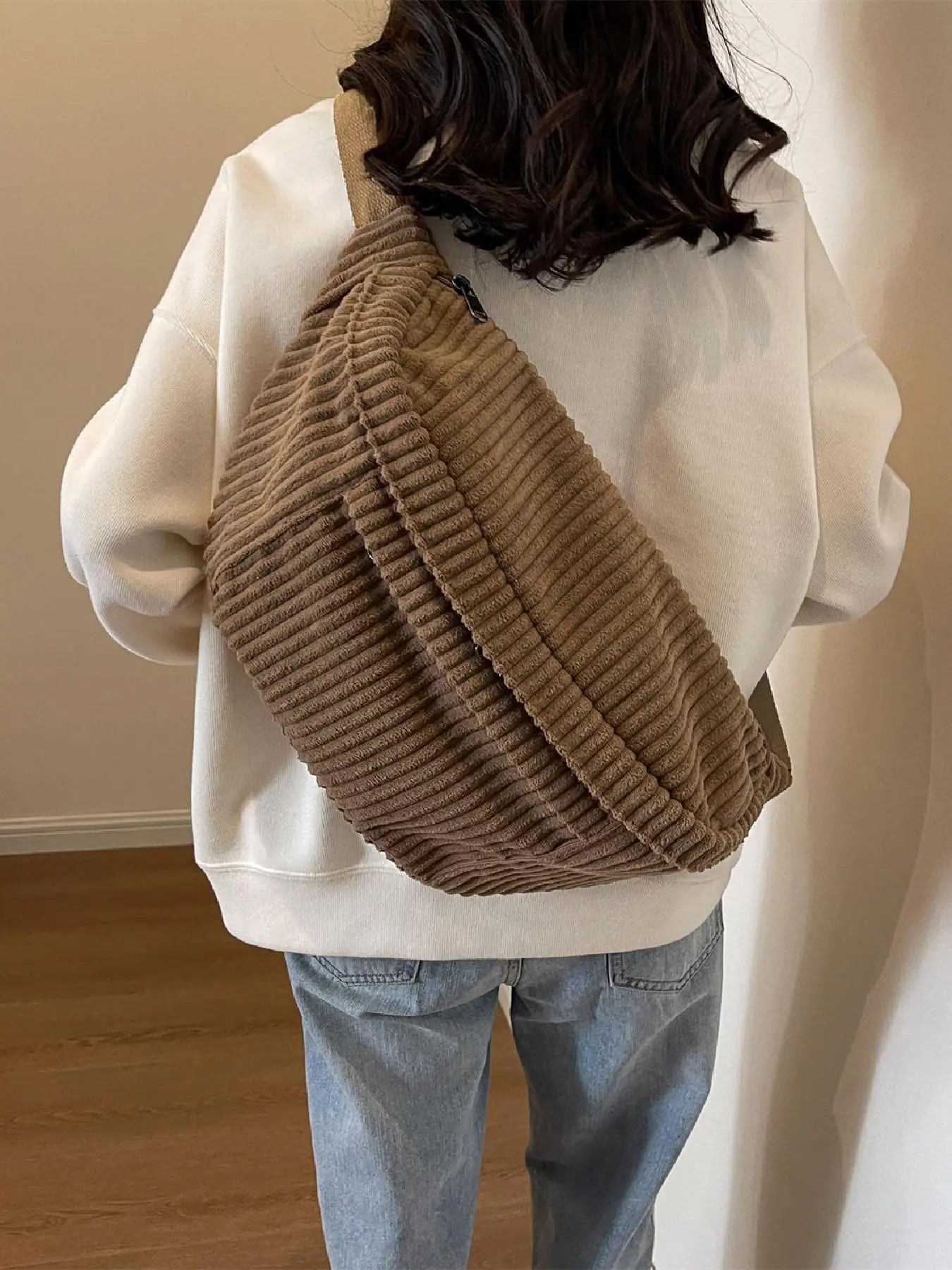 Women's Stylish Large Capacity Embossed Textured Zipper Belt Bag