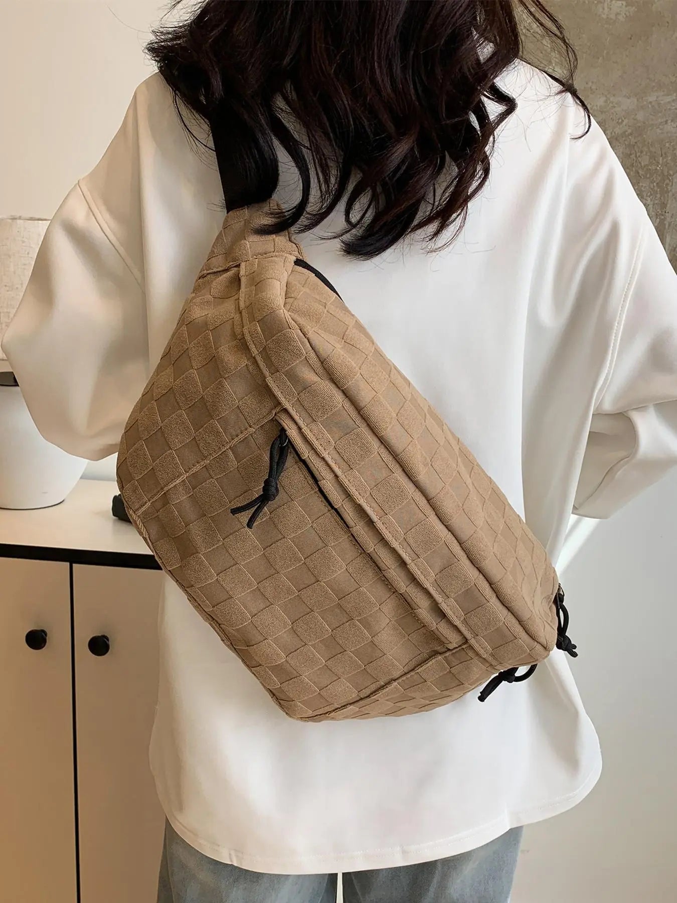 Women's Stylish Large Capacity Embossed Textured Zipper Belt Bag