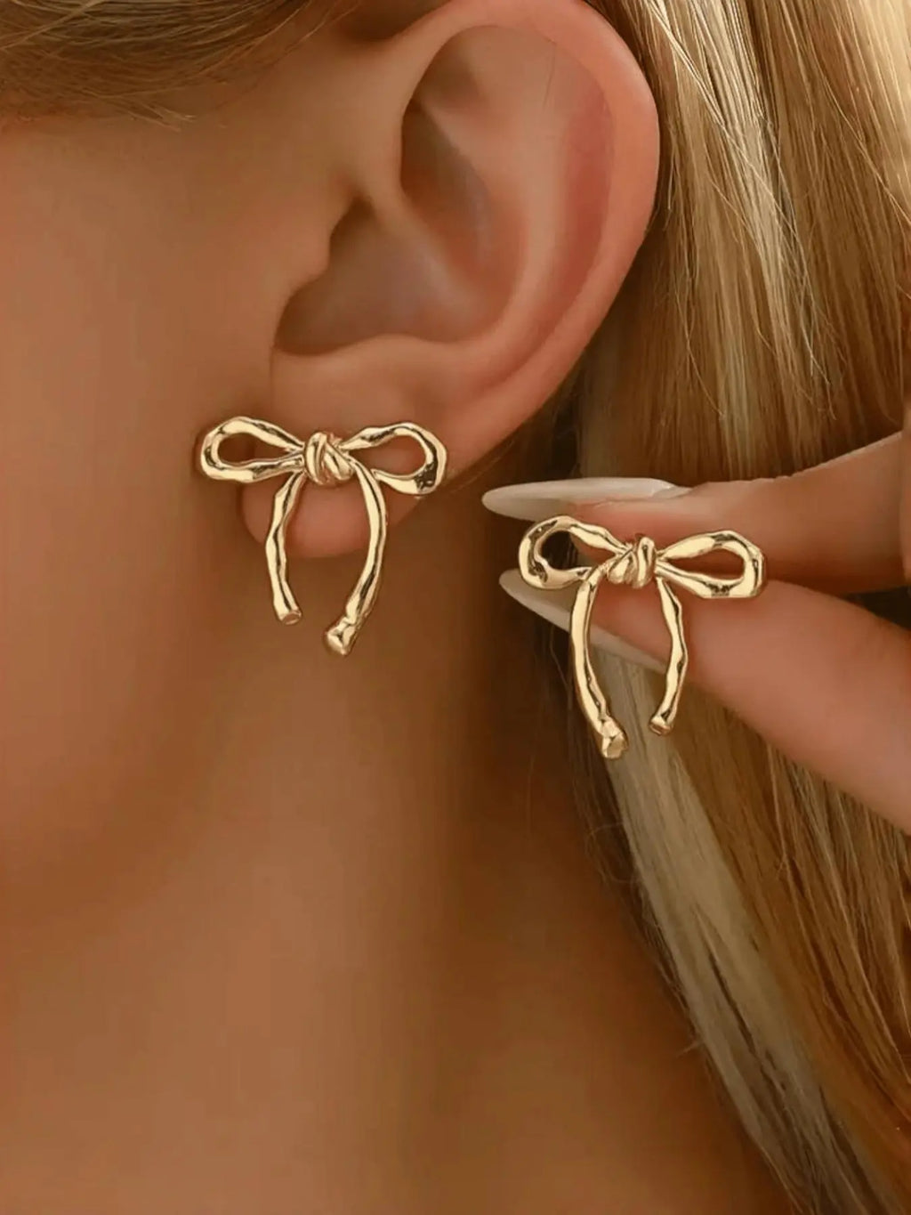 Elegant Bowknot Design Stud Earrings