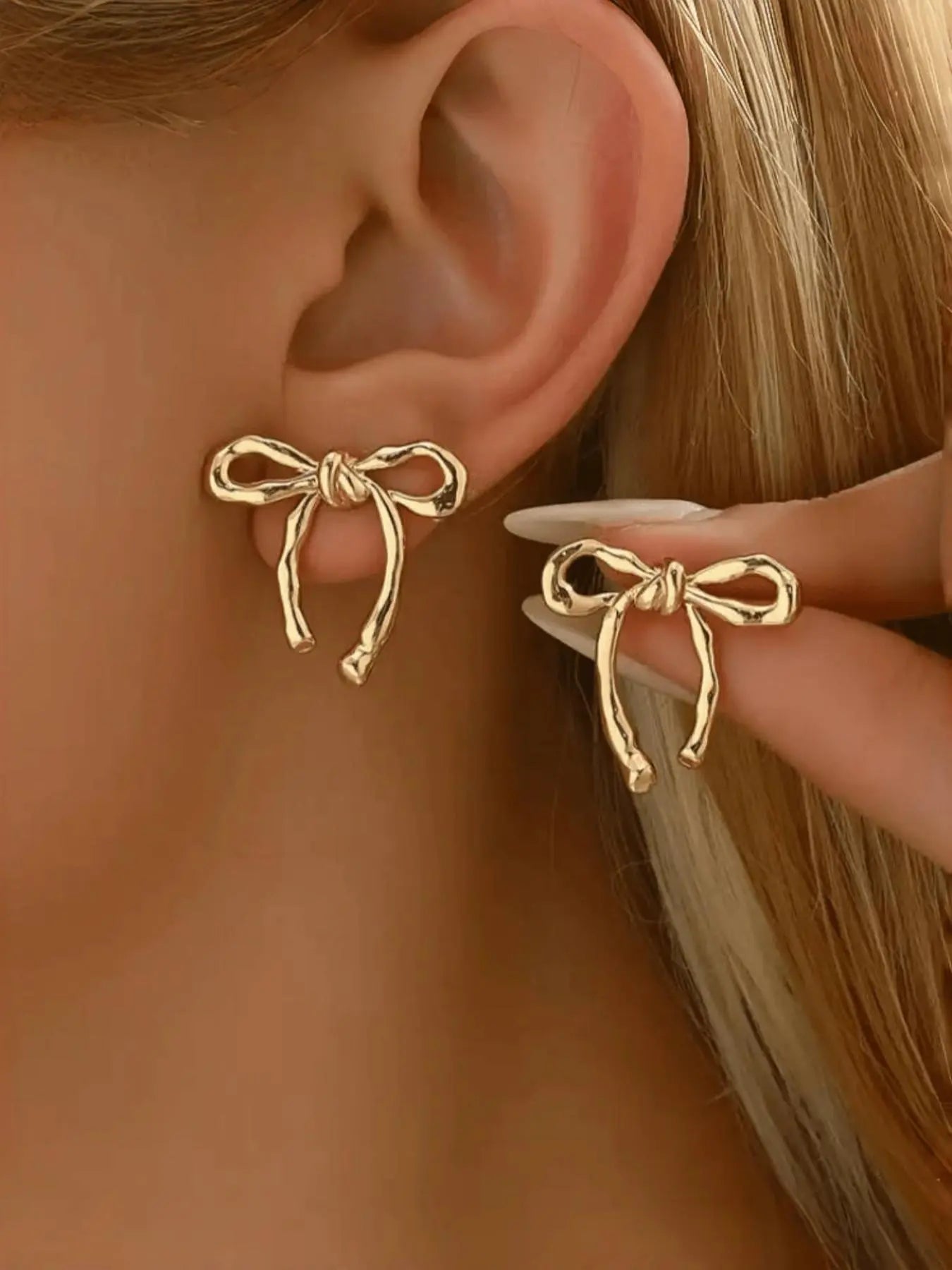 Elegant Bowknot Design Stud Earrings