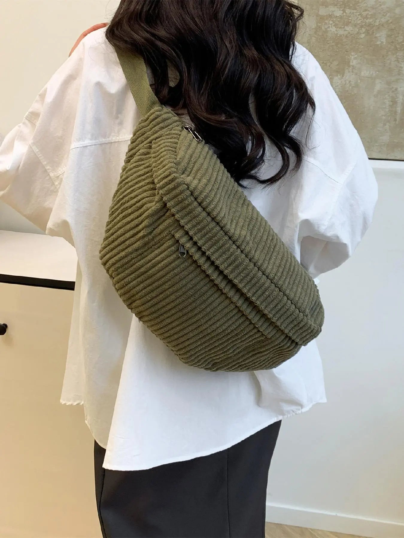 Women's Stylish Large Capacity Embossed Textured Zipper Belt Bag
